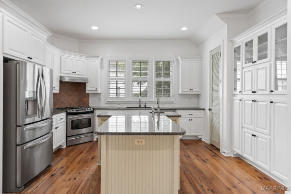 5 Avenue of the Waters .