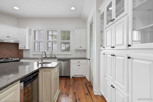 5 Avenue of the Waters .