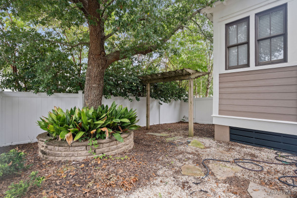 5 Avenue of the Waters .