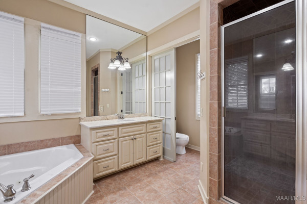 5 Avenue of the Waters .