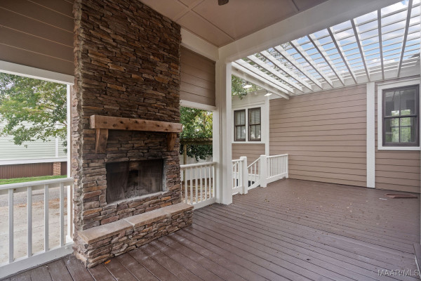 5 Avenue of the Waters .