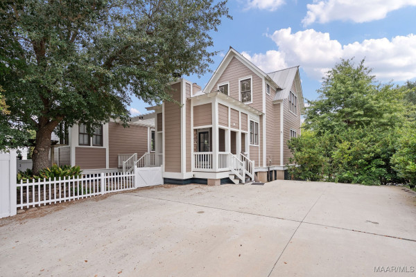 5 Avenue of the Waters .