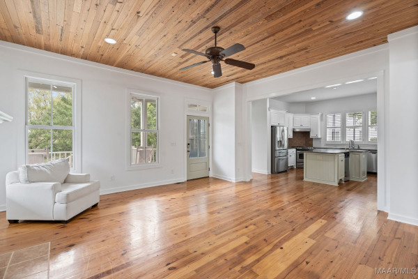 5 Avenue of the Waters .