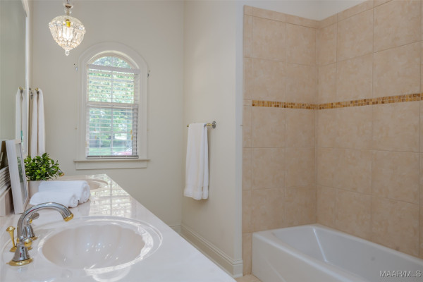 404 Grove Park Loop