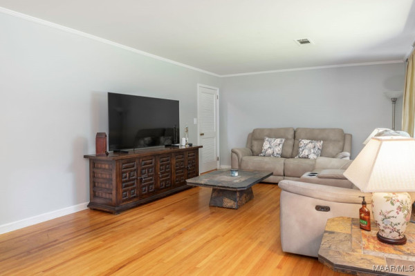 925 GREEN FOREST Drive