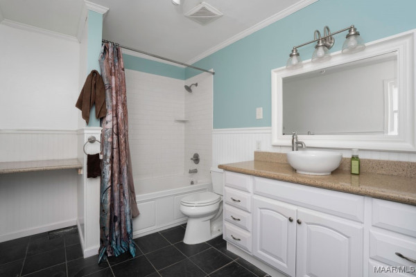 925 GREEN FOREST Drive