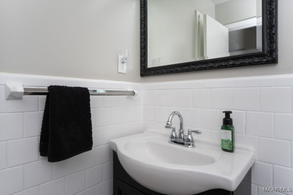 925 GREEN FOREST Drive