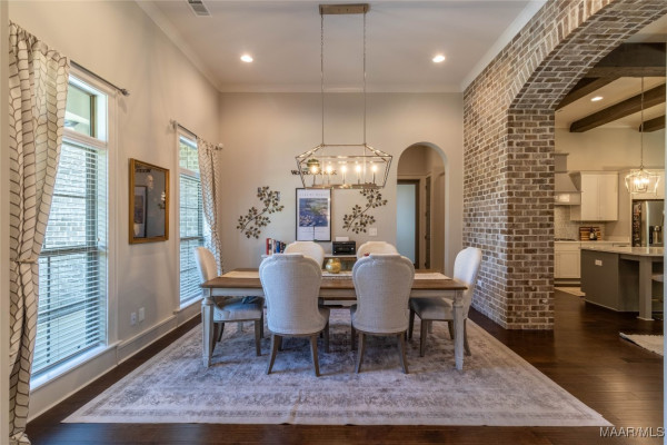 8901 Crescent Lodge Drive