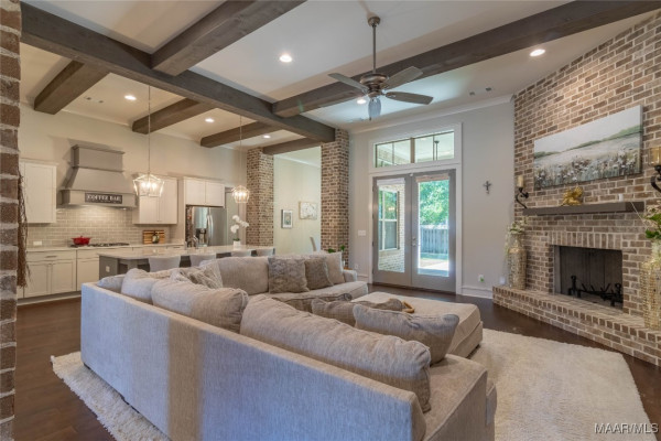 8901 Crescent Lodge Drive