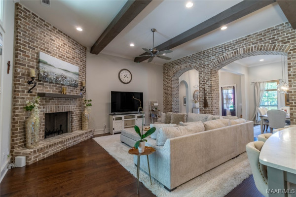 8901 Crescent Lodge Drive