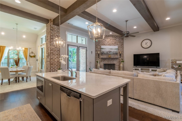 8901 Crescent Lodge Drive