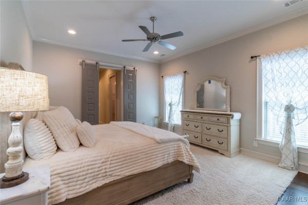 8901 Crescent Lodge Drive