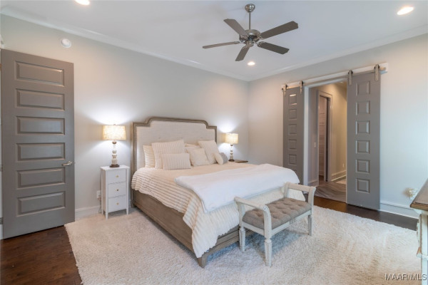 8901 Crescent Lodge Drive