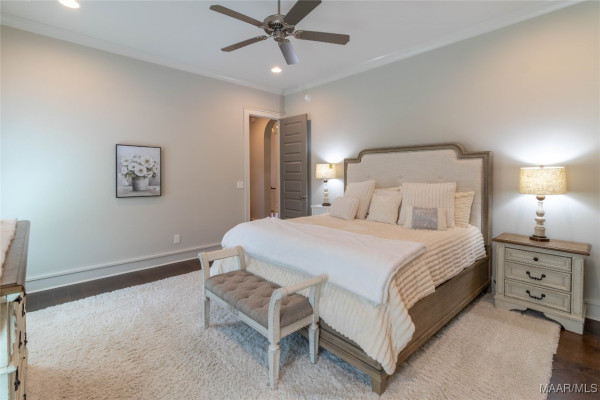 8901 Crescent Lodge Drive