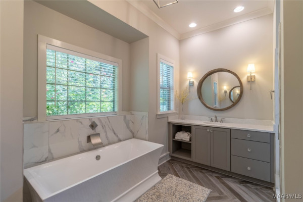 8901 Crescent Lodge Drive