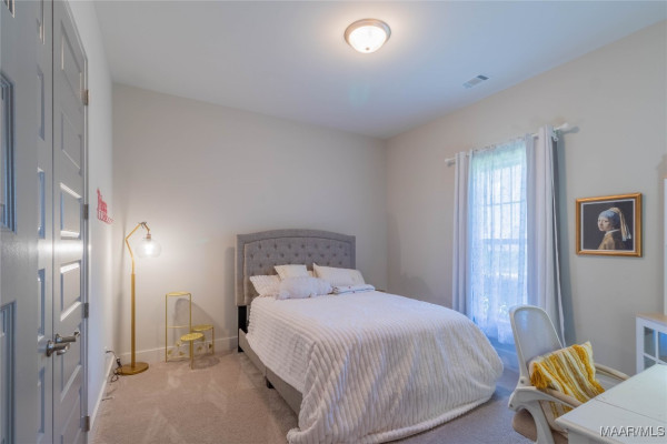8901 Crescent Lodge Drive