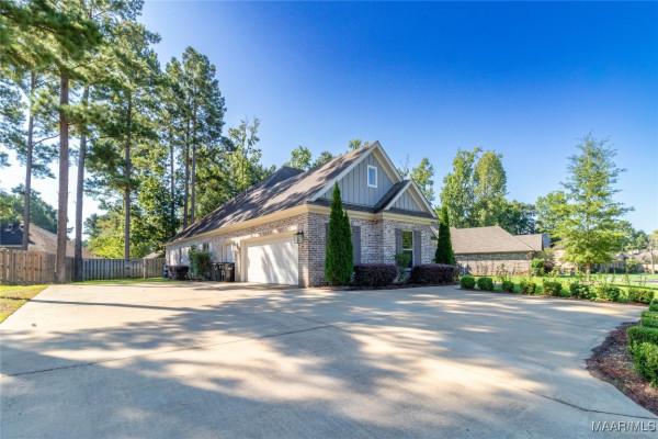 8901 Crescent Lodge Drive
