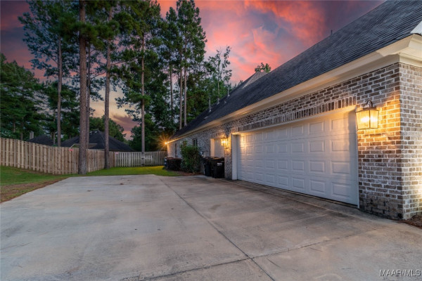 8901 Crescent Lodge Drive