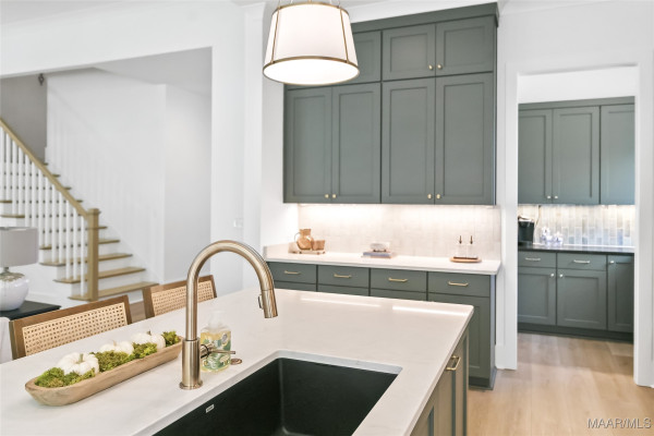 581 King's Meadow Street