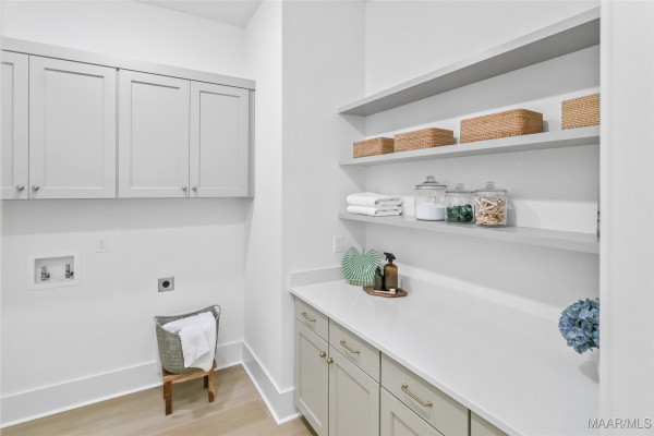 581 King's Meadow Street