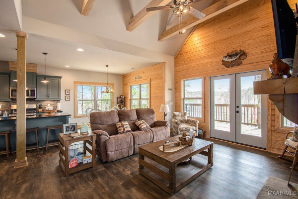 1107 County Road 1006 Road
