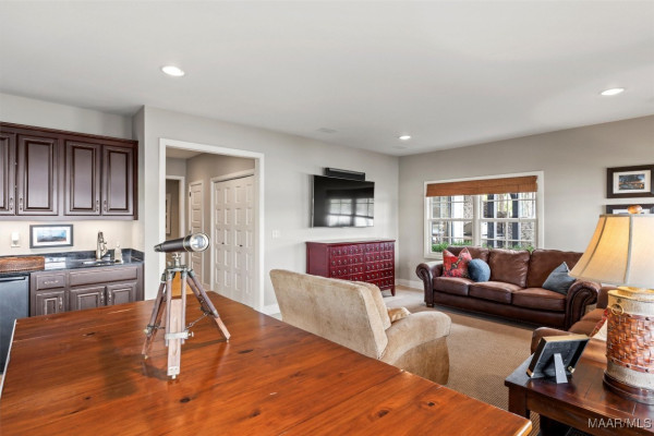 419 N Ridge .