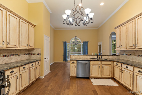 938 SILVER CREEK Circle