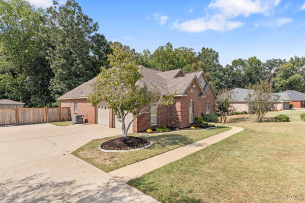 938 SILVER CREEK Circle