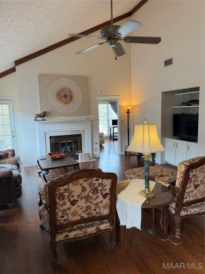 6529 MONMOUTH Mews