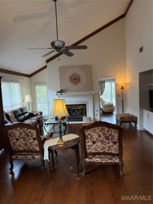 6529 MONMOUTH Mews