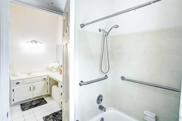 2811 Lansdowne Drive