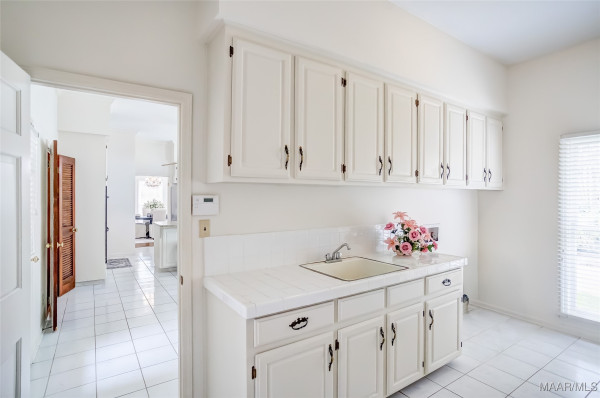 2811 Lansdowne Drive