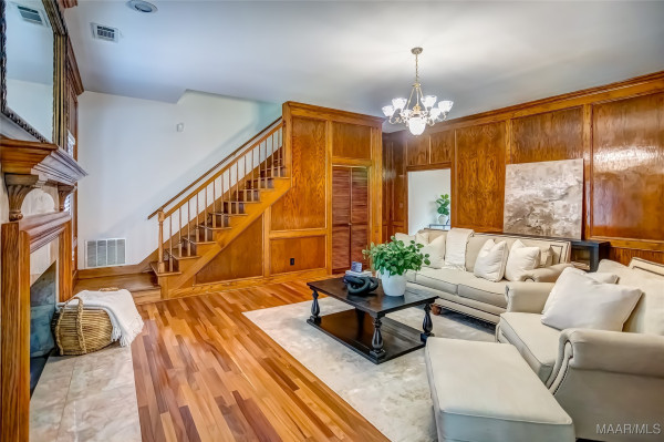 2811 Lansdowne Drive