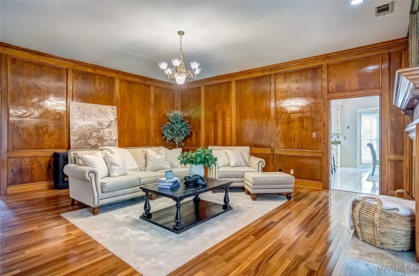 2811 Lansdowne Drive