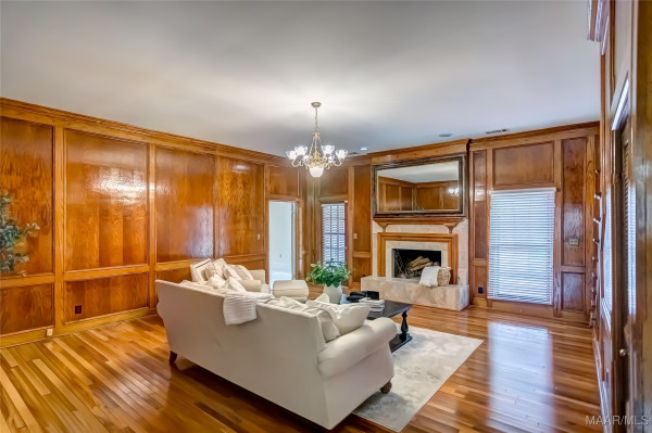 2811 Lansdowne Drive