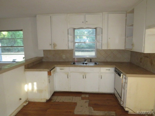 2712 GREENBRIAR Road