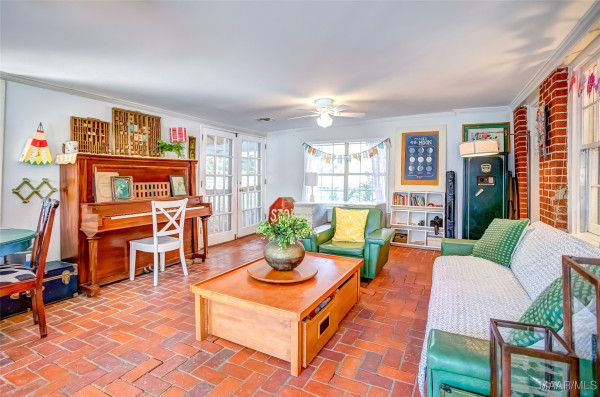 3325 Richardson Road S