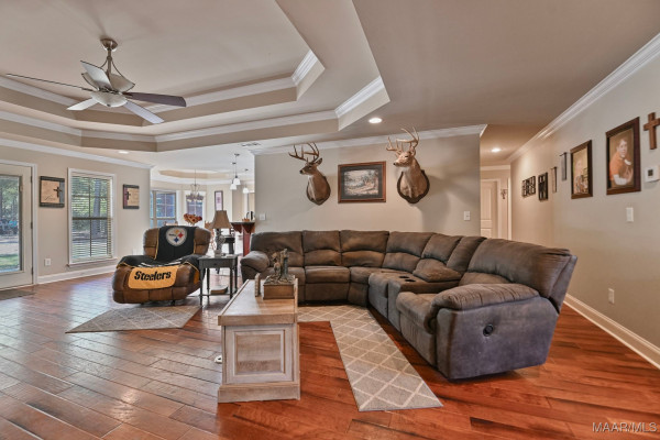 915 County Road 19 . N