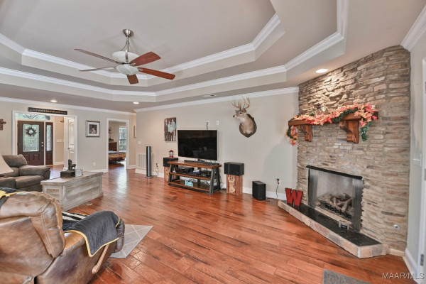 915 County Road 19 . N