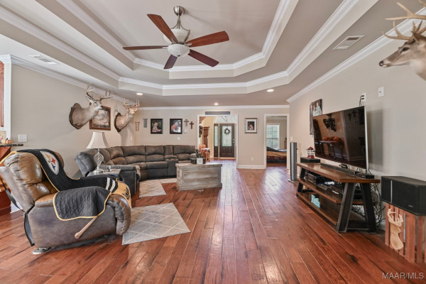 915 County Road 19 . N