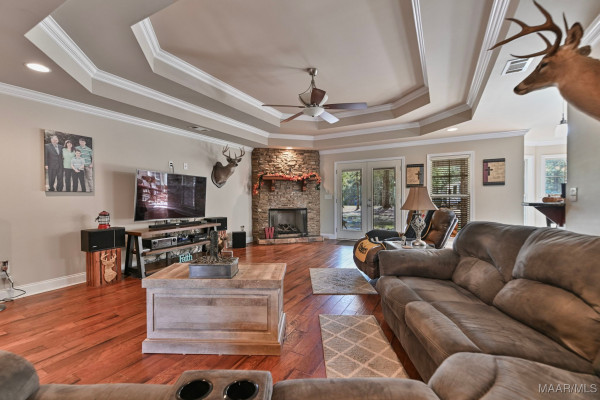 915 County Road 19 . N