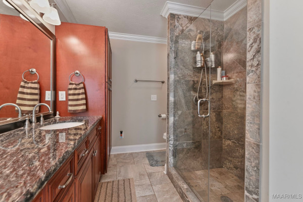 915 County Road 19 . N