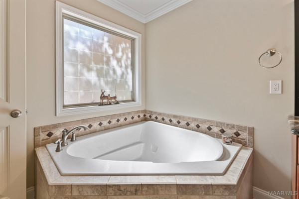 915 County Road 19 . N