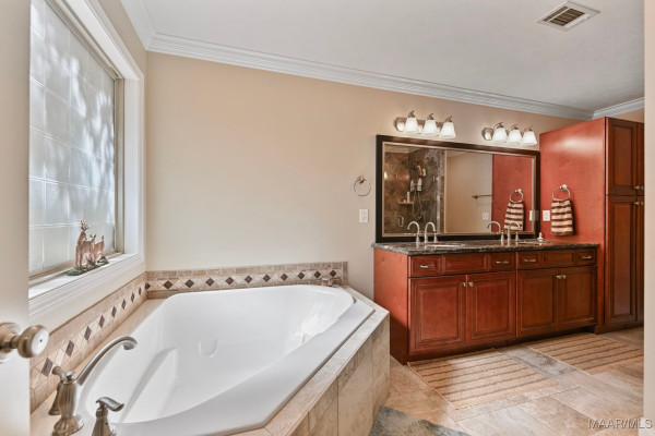 915 County Road 19 . N