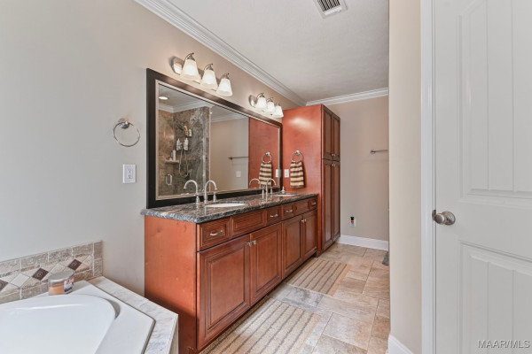 915 County Road 19 . N