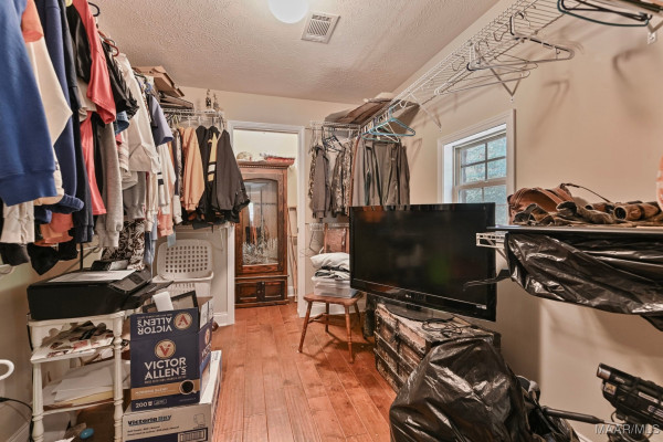 915 County Road 19 . N