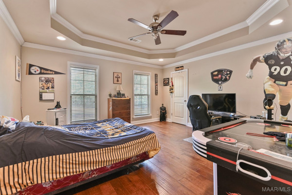 915 County Road 19 . N