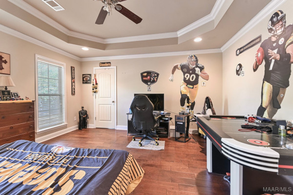 915 County Road 19 . N