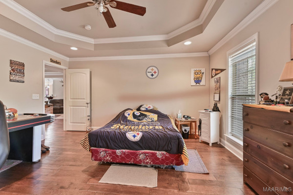 915 County Road 19 . N