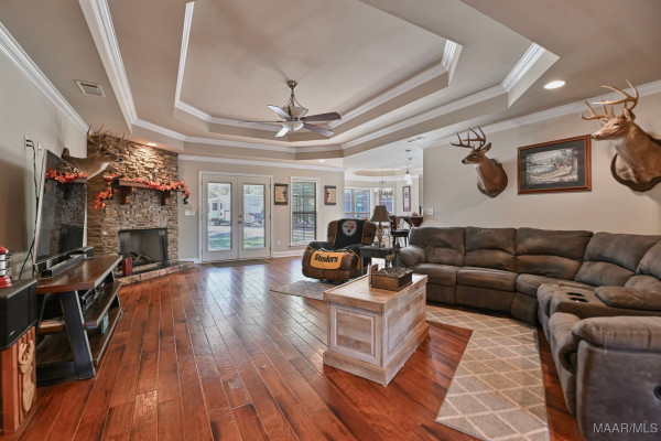 915 County Road 19 . N